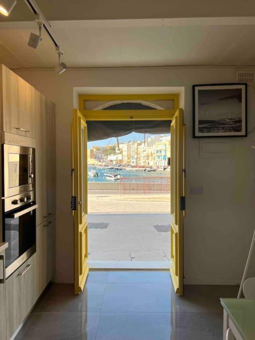 Sea Front With Valletta Views Apartment *