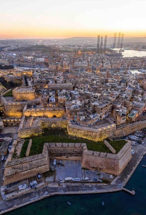 Apartment Sea Front With Valletta Views Kalkara